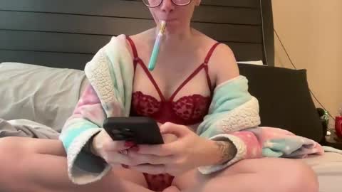 Snapshot of yourstrulylivy chatting on January 2025 03:23:01 PM yourstrulylivy online show from January 2025 03:23:01 PM