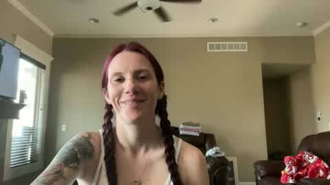 Snapshot of yourstrulylivy chatting on March 2025 06:33:01 PM yourstrulylivy online show from March 2025 06:33:01 PM