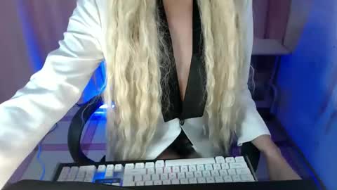 Snapshot of yoursweet_sandra chatting on October 2025 05:21:02 PM MYSTERIOUS QUEEN online show from October 2025 05:21:02 PM