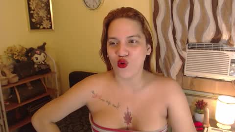 Snapshot of yoursweetangelxxx chatting on October 2025 04:38:02 PM YourDreamgirl online show from October 2025 04:38:02 PM