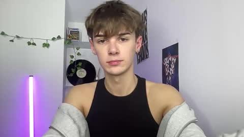 yoursweetyguy online show from April 2026 06:02:02 PM