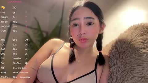 Snapshot of yowginethegreat chatting on October 2025 10:33:02 AM YowgineTheGreat online show from October 2025 10:33:02 AM