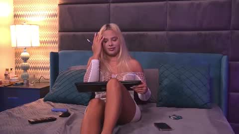 Foxie online show from September 2025 04:58:02 AM