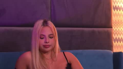 Foxie online show from September 2025 03:22:01 AM