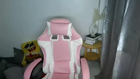 yuiji_moira2003 online show from October 2025 09:46:02 AM