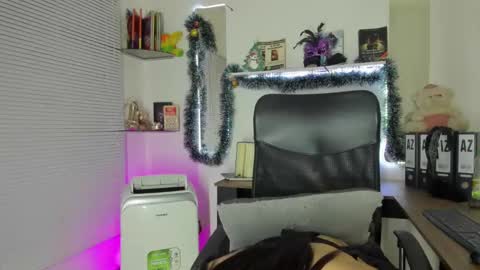 Snapshot of yukiodavis chatting on December 2024 04:47:01 AM Yukio Davis online show from December 2024 04:47:01 AM