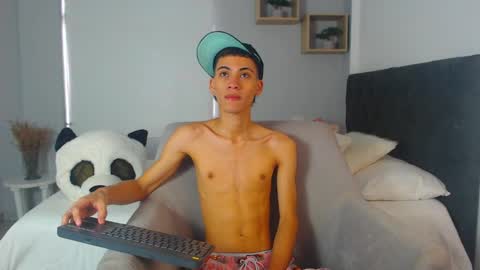 Snapshot of yulian_vasquez chatting on March 2025 12:12:02 PM yulian_vasquez online show from March 2025 12:12:02 PM