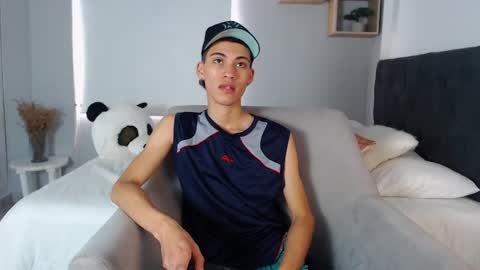 Snapshot of yulian_vasquez chatting on March 2025 06:30:01 PM yulian_vasquez online show from March 2025 06:30:01 PM