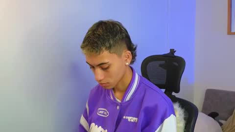 Snapshot of yulian_vasquez chatting on October 2025 12:13:02 PM yulian_vasquez online show from October 2025 12:13:02 PM