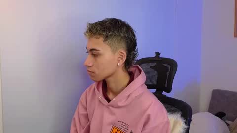 Snapshot of yulian_vasquez chatting on October 2025 12:14:02 PM yulian_vasquez online show from October 2025 12:14:02 PM