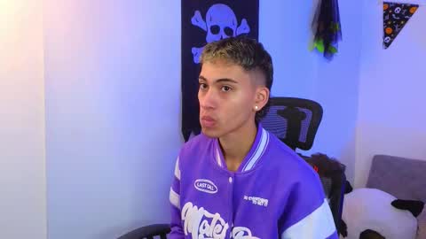 Snapshot of yulian_vasquez chatting on October 2025 12:17:01 PM yulian_vasquez online show from October 2025 12:17:01 PM