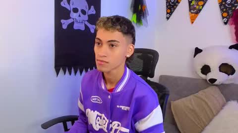 Snapshot of yulian_vasquez chatting on October 2025 12:23:02 PM yulian_vasquez online show from October 2025 12:23:02 PM