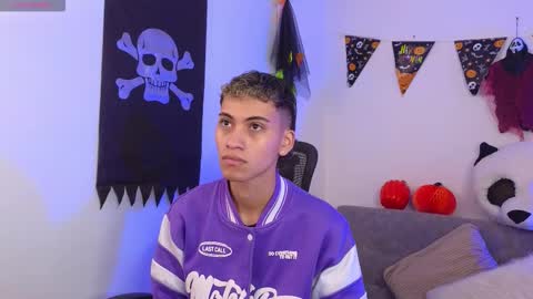 Snapshot of yulian_vasquez chatting on October 2025 12:20:01 PM yulian_vasquez online show from October 2025 12:20:01 PM