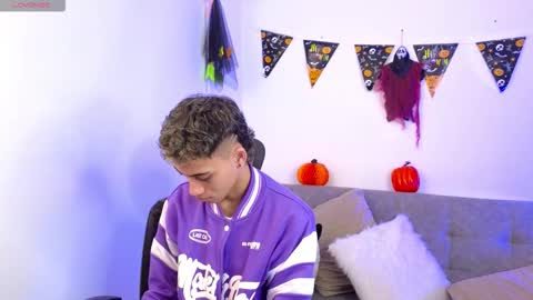 Snapshot of yulian_vasquez chatting on October 2025 12:18:02 PM yulian_vasquez online show from October 2025 12:18:02 PM