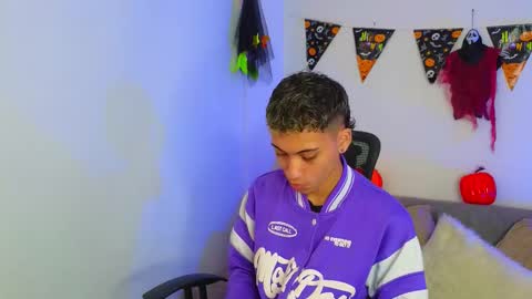 Snapshot of yulian_vasquez chatting on October 2025 12:17:02 PM yulian_vasquez online show from October 2025 12:17:02 PM