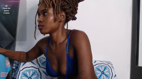 Snapshot of yuliana_miiller chatting on October 2025 02:22:02 AM YulianaIndependent online show from October 2025 02:22:02 AM