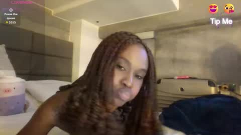 Snapshot of yuliana_miiller chatting on November 2025 12:21:02 AM YulianaIndependent online show from November 2025 12:21:02 AM