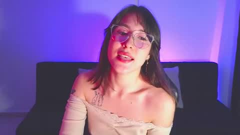 Yulienne online show from May 2026 01:00:01 AM