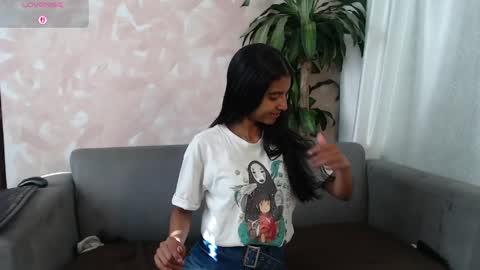 yuliethpetite online show from April 2026 01:17:01 PM