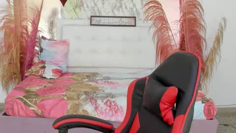 Yulisa online show from December 2025 08:04:02 PM