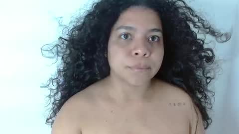 Snapshot of yulissa18 chatting on January 2025 12:15:01 PM Yuli and SaraIndependent model online show from January 2025 12:15:01 PM