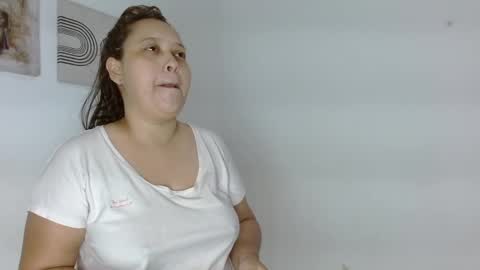 Snapshot of yulissa18 chatting on January 2025 01:37:02 AM Yuli and SaraIndependent model online show from January 2025 01:37:02 AM