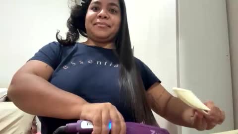 Snapshot of yulissa18 chatting on October 2025 02:33:01 AM Yuli and SaraIndependent model online show from October 2025 02:33:01 AM