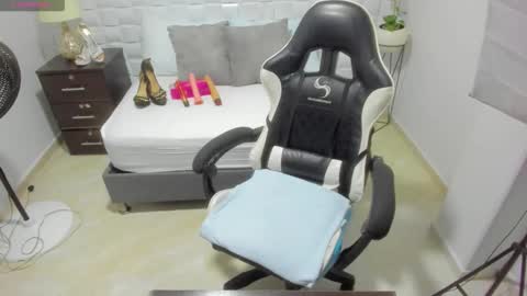 Snapshot of yulitza1025 chatting on November 2025 11:11:01 AM Y U L I T Z A online show from November 2025 11:11:01 AM