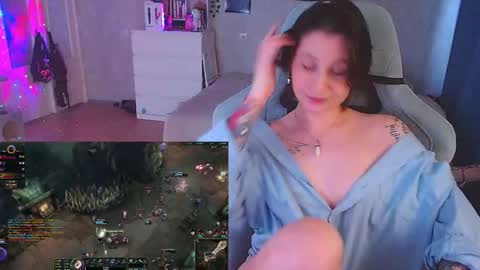 Snapshot of yum_neko_chan chatting on September 2025 11:42:01 AM Kris online show from September 2025 11:42:01 AM