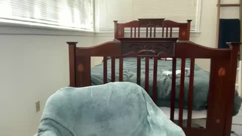 yumiandwolf online show from November 2025 07:36:02 PM