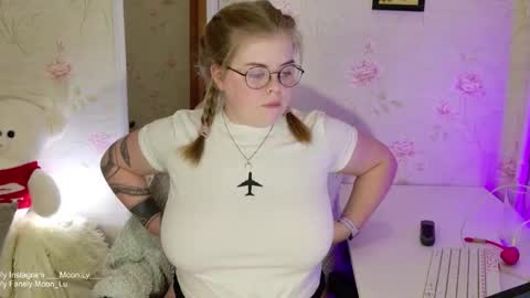 Snapshot of yumm_lolly chatting on October 2025 05:54:02 PM Polly online show from October 2025 05:54:02 PM