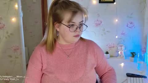 Snapshot of yumm_lolly chatting on November 2025 04:42:01 PM Polly online show from November 2025 04:42:01 PM