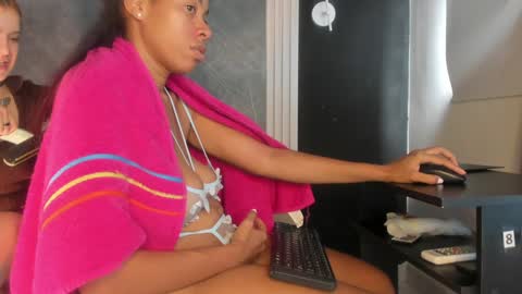 Snapshot of yummyduo chatting on January 2025 08:10:02 PM Yummyduo online show from January 2025 08:10:02 PM