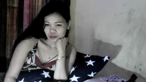 Snapshot of yummyhottiemom chatting on December 2024 10:11:02 PM yummyhottiemom online show from December 2024 10:11:02 PM