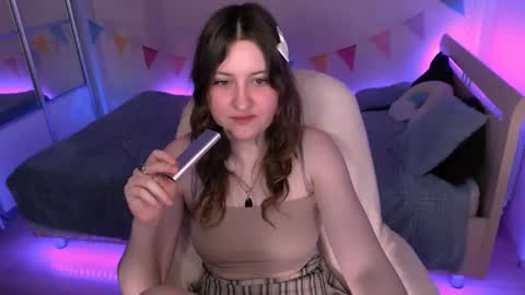 Snapshot of yummypolly chatting on January 2025 12:43:02 AM YummyPolly online show from January 2025 12:43:02 AM