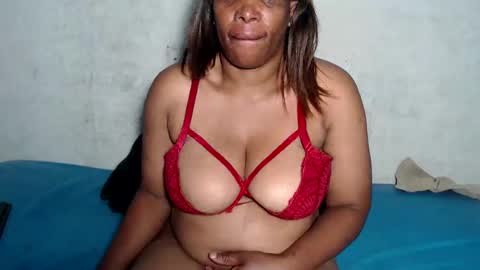 Snapshot of yummytittsxx chatting on December 2024 03:05:02 AM yummytittsxx online show from December 2024 03:05:02 AM