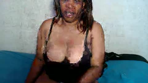 Snapshot of yummytittsxx chatting on December 2024 05:07:01 AM yummytittsxx online show from December 2024 05:07:01 AM