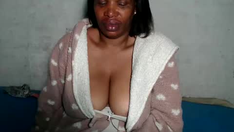 Snapshot of yummytittsxx chatting on December 2024 03:03:01 AM yummytittsxx online show from December 2024 03:03:01 AM