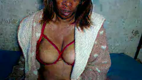 Snapshot of yummytittsxx chatting on January 2025 03:48:01 AM yummytittsxx online show from January 2025 03:48:01 AM