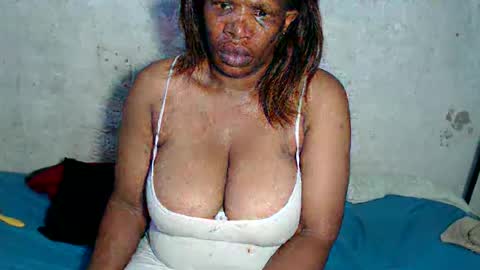 Snapshot of yummytittsxx chatting on January 2025 05:50:01 AM yummytittsxx online show from January 2025 05:50:01 AM