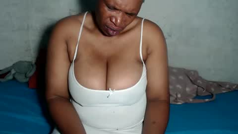 Snapshot of yummytittsxx chatting on January 2025 07:42:01 PM yummytittsxx online show from January 2025 07:42:01 PM