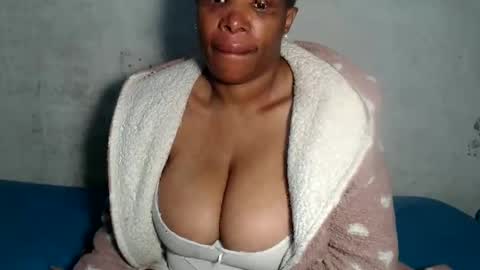 Snapshot of yummytittsxx chatting on January 2025 04:15:01 AM yummytittsxx online show from January 2025 04:15:01 AM