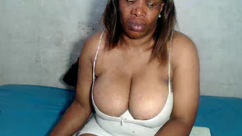 Snapshot of yummytittsxx chatting on January 2025 04:25:02 AM yummytittsxx online show from January 2025 04:25:02 AM