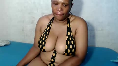 Snapshot of yummytittsxx chatting on January 2025 04:29:01 AM yummytittsxx online show from January 2025 04:29:01 AM