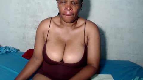 Snapshot of yummytittsxx chatting on February 2025 03:22:01 AM yummytittsxx online show from February 2025 03:22:01 AM