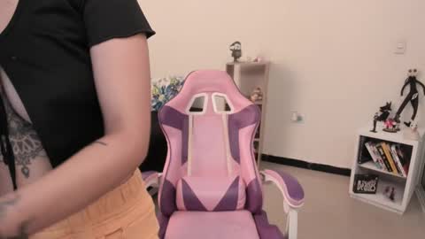 Snapshot of yunablack chatting on February 2025 12:27:02 PM Yuna online show from February 2025 12:27:02 PM