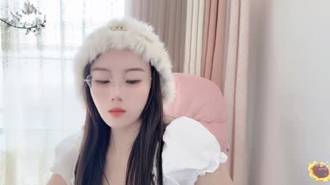 Snapshot of yuner0715 chatting on December 2024 03:31:02 AM YunEr online show from December 2024 03:31:02 AM