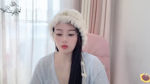 Snapshot of yuner0715 chatting on December 2024 03:25:02 AM YunEr online show from December 2024 03:25:02 AM