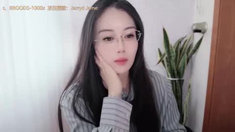 Snapshot of yuner0715 chatting on October 2025 06:43:02 AM YunEr online show from October 2025 06:43:02 AM