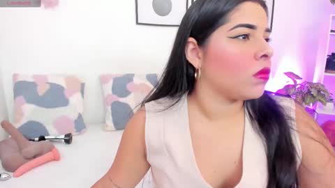 Yunna online show from September 2025 11:26:01 AM